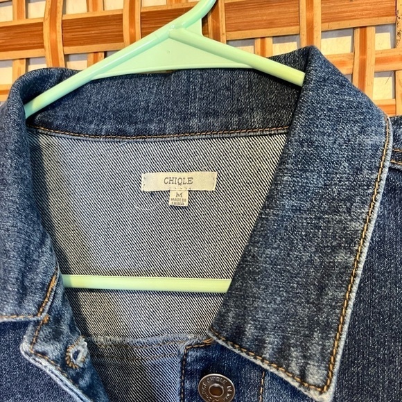 Chiqle medium wash waist crop denim jean jacket size medium - Picture 2 of 8